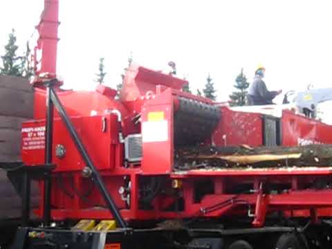 Profi-Hacker, Holz hacken, Hackmaschine HAMA 67x104 mit Motor und Kran, wood chipping machine