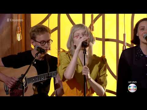 Encontro com Fátima Bernardes 07/12/2018 - Aurora canta "Quenndom"