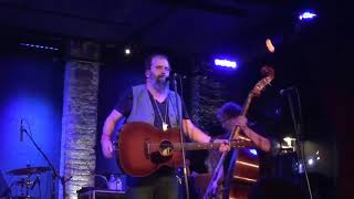Steve Earle pays tribute to Richard Bennett and sings at 3 45 &#39;Think It Over&#39; NYC, 4 December 2016