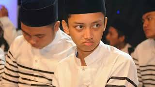 Download lagu Annabi shollu alaih -foto gus azmi dari kecil hingga sekarang mp3