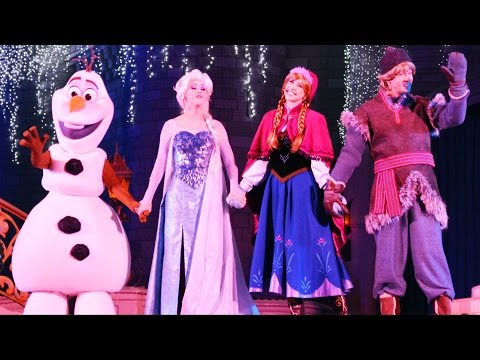 Frozen Holiday Wish Castle Lighting Show Debut w/ Elsa, Anna, Olaf, Kristoff at Walt Disney World