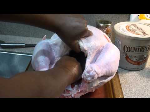 How to Thoroughly Clean and Cook a Juicy Turkey for the Holidays