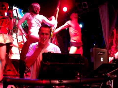 Mauro Picotto plays Dustin Zahn - Stranger (Len Faki podium mix) at  Qube _ Rome