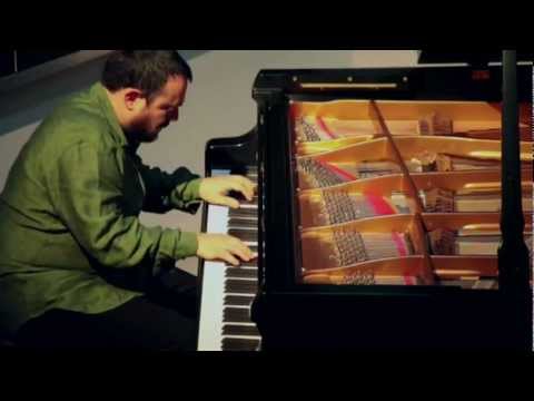 Fascinating Rhythm. Federico Lechner solo piano.