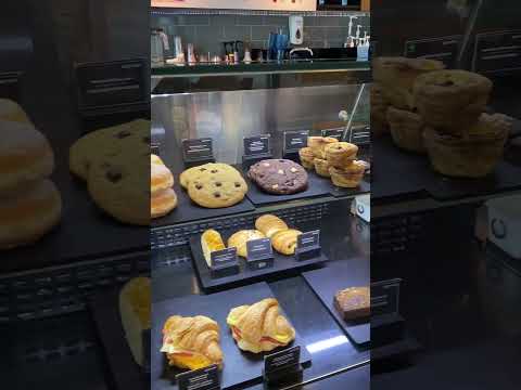 Tome um café da manhã no costa coffee #coffee #costa #uae #breakfast