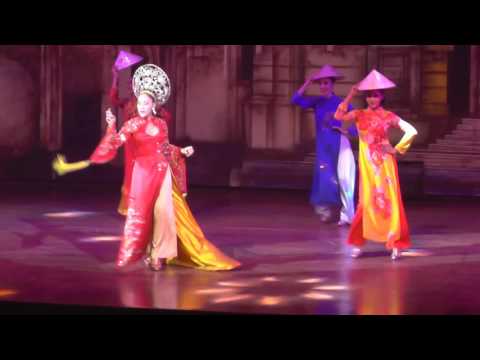 ALCAZAR CABARET SHOW, PATTAYA, THAILAND, VIETNAMESE GROUP DANCERS 23-4-2017
