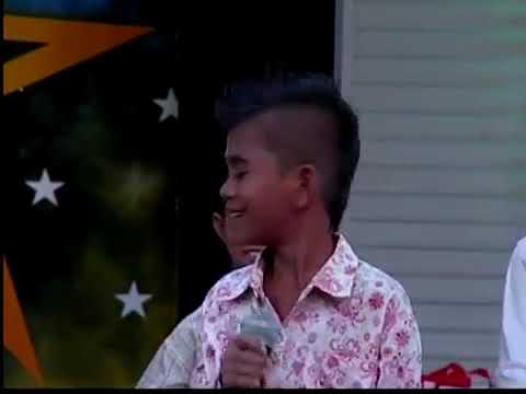 A little boy Meas Samon sing khemarak Sreymon's song