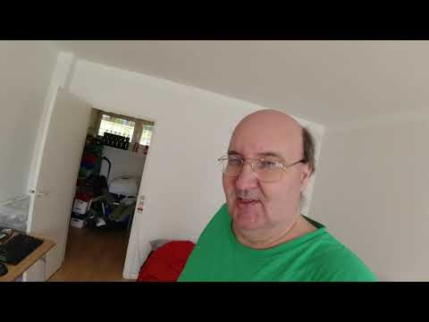 MongoTV_6236 - Kigger På Flyttekasser i Forstue Stået 7 År - Del 163 - Smider Bøger UD