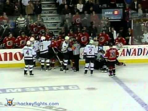Trevor Linden vs Marcus Nilson Nov 5, 2005