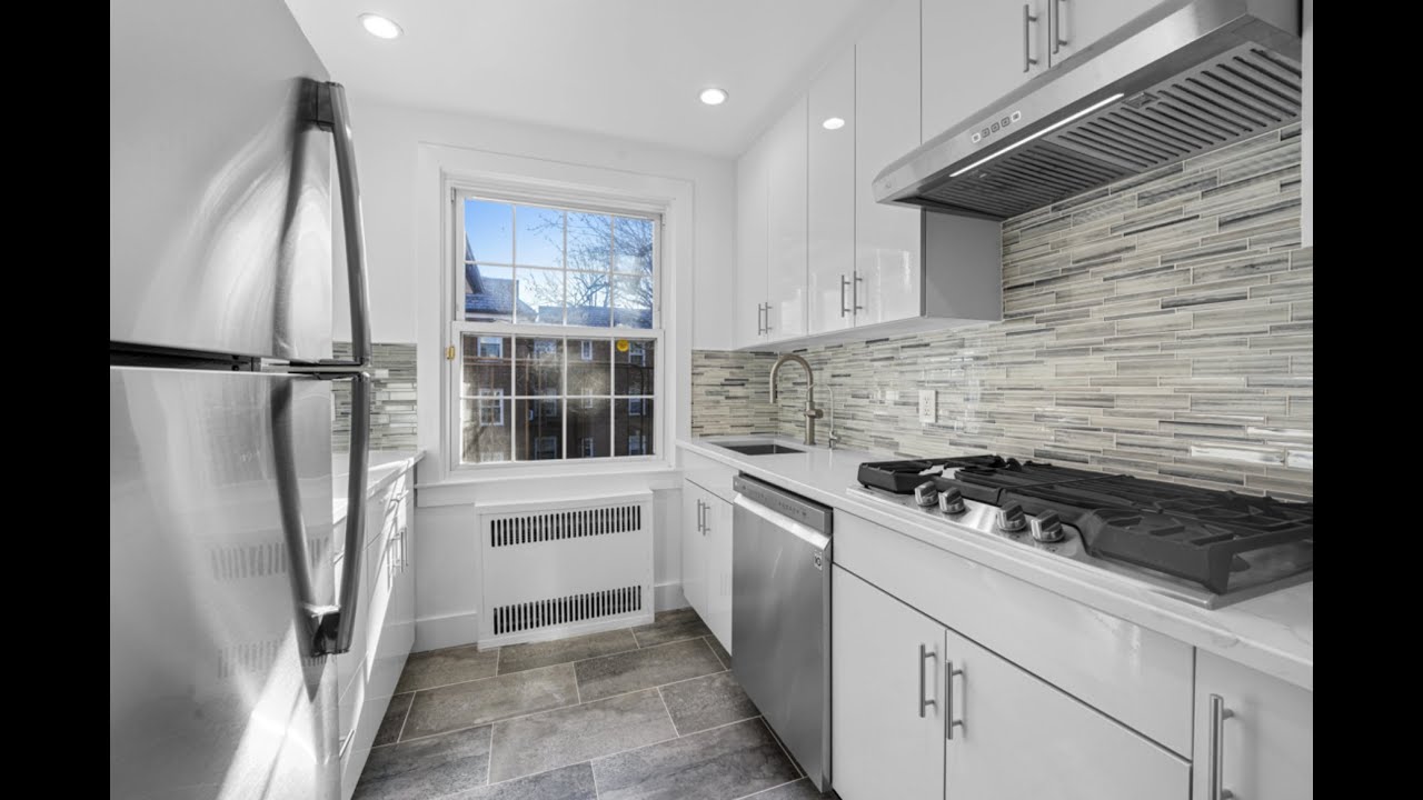 Great Neck 2 Bedroom Condo