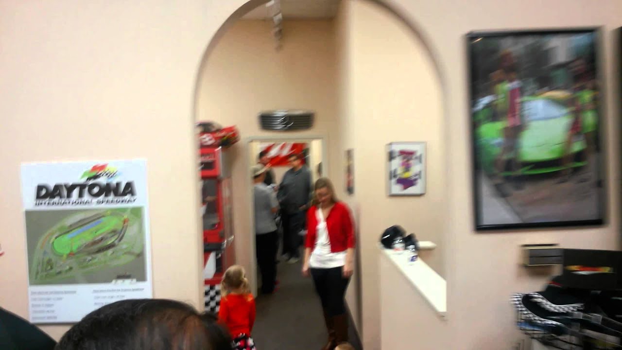 Hire Races2U Digital Slot Car Racing Mobile Game Activities in Austin