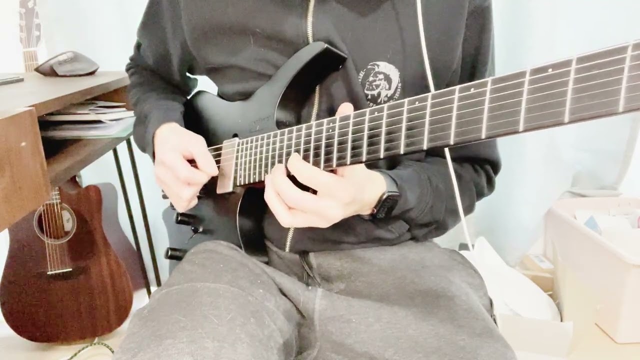 Roberto Barlocci playing the neoclassical Toccata and Fugue lick on electric guitar