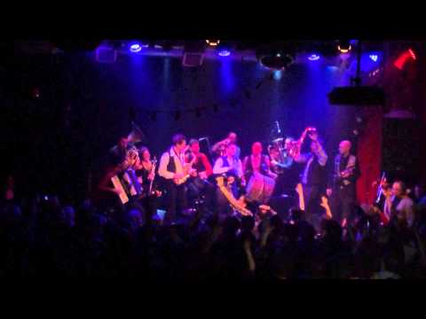 Ismail Lumanovski performs "Balkan Bollywood" with "Inspector Gadje"