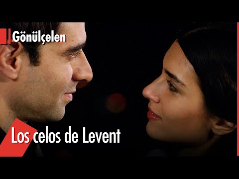 Levent vio a Murat y Hasret juntos - Convirtiéndose en Una Dama | Gonulcelen