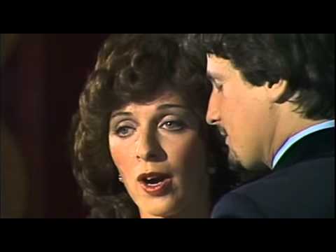 Zsadon Andrea, Maros Gábor- Ne szólj...