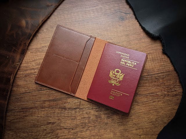Vídeo relacionado con AOOTE Funda para Pasaporte de Cuero de PU,Porta Pasaporte con Bloqueo RFID,Viajes Accesorios Unisex para Pasaportes Tarjetas Crédito Funda Tarjeta Identific