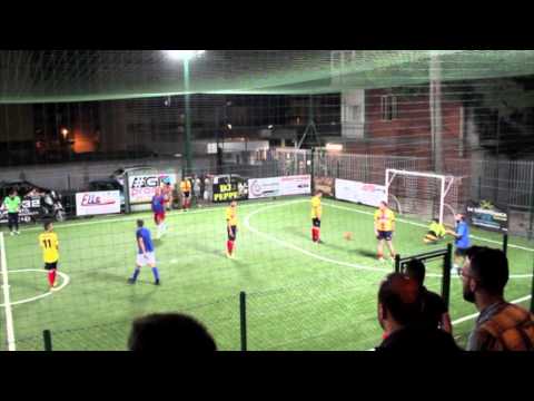 I soliti ignoti vs 4 friends