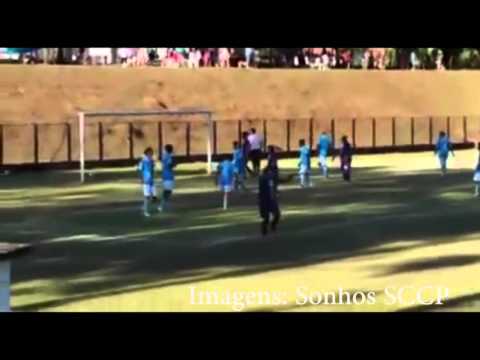 Tupãzinho marca golaço de falta em jogo beneficente