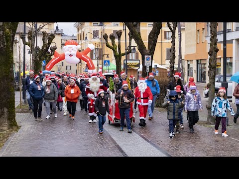 Zogno, la camminata dei Babbo Natale 2024