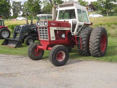 International 1466 Tractor