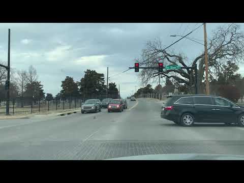 Wichita, Kansas drive down Hillside