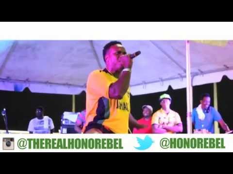 HONOREBEL PERFORMS "RENTA DREAD" FOR SOCCER FANS