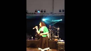 Mimi Schell  " I still haven't found what I'm looking for "