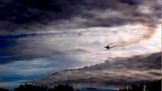 preview picture of video 'Dny NATO 2012 - F-16 MLU (F-16 Demo Team)'