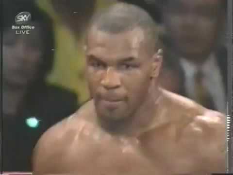 Tyson muerde una oreja