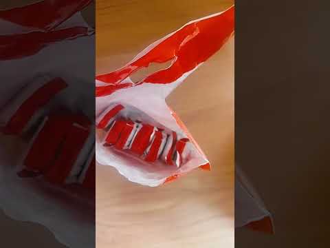 Opening new KitKat Share bag😋