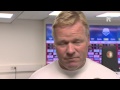 Trainer Ronald Koeman in gesprek met Jan Dirk Stouten