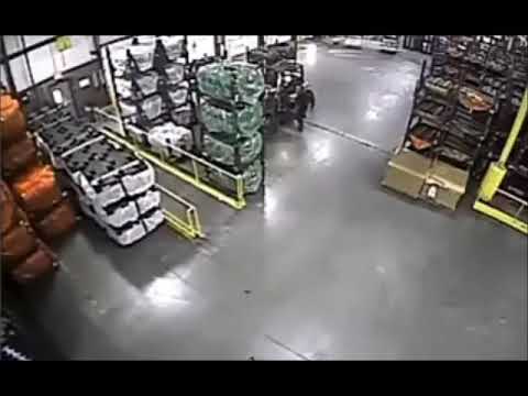 Pedestrians and Forklift Trucks: Who Has the Right of Way?