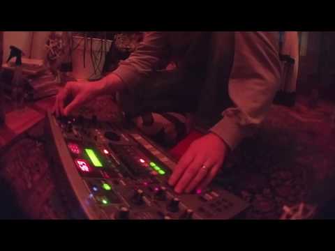 Snirps - Ambient Techno Jam (Roland Mc-505)