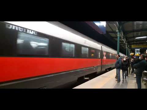 Fermata del Frecciarossa 8819 da Milano c.le a Bari c.le con 15 minuti di ritardo