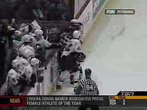 Crosby gives Janssen a facewash