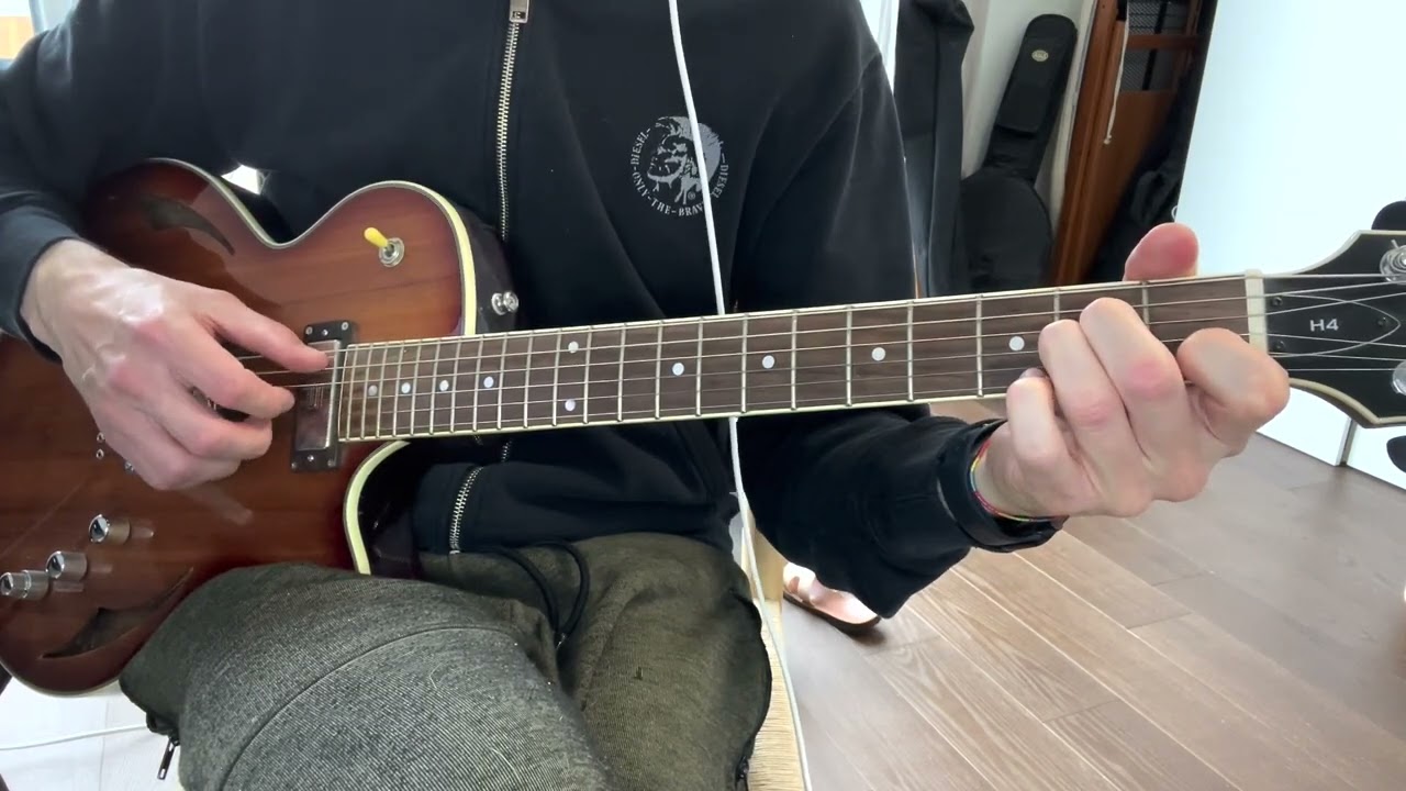 Roberto Barlocci playing Can't Help Falling In Love fingerstyle chord melody on solo guitar