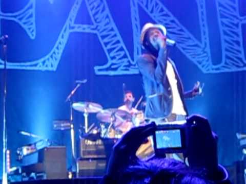 Keane - Stop For A Minute feat. K'naan (Live, 2010)