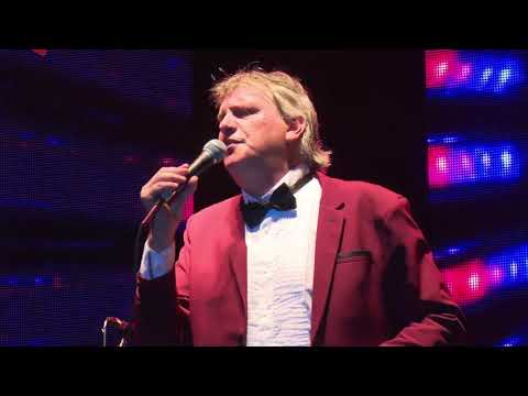 9 - EN UN CUARTO DE HOTEL - VOCES DE ORO Y PLATINO - EN VIVO