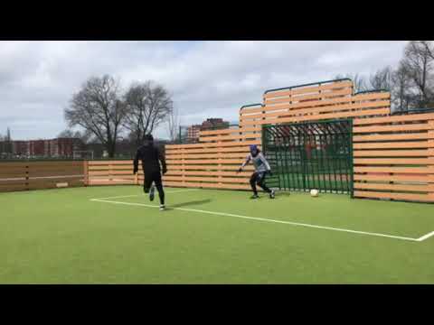 Futbolo akademija Gintaras, kamuolio valdymo technika III. Treneris Marsel Balasanov.