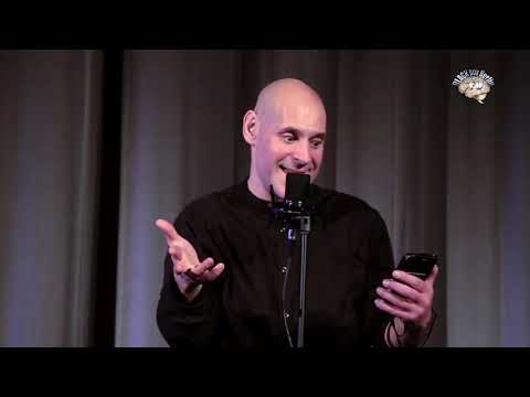 Sasha Pushkin liest sein Gedicht "Mädchenträume"