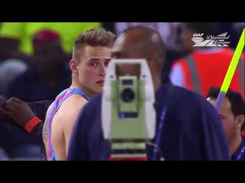 Javelin world record almost hits cameraman