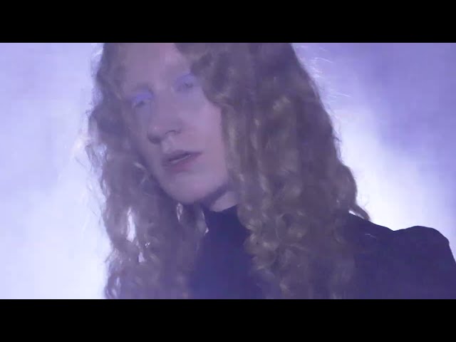  mit dem Titel 'Lights Off' / Video ((jetzt ansehen))