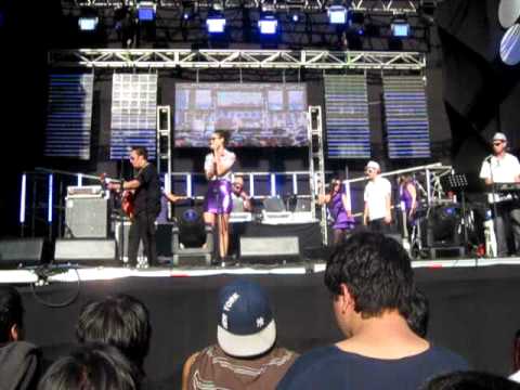 Latin Bitman ft Francisca Valenzuela @maquinariafestival Chile -09/10/10