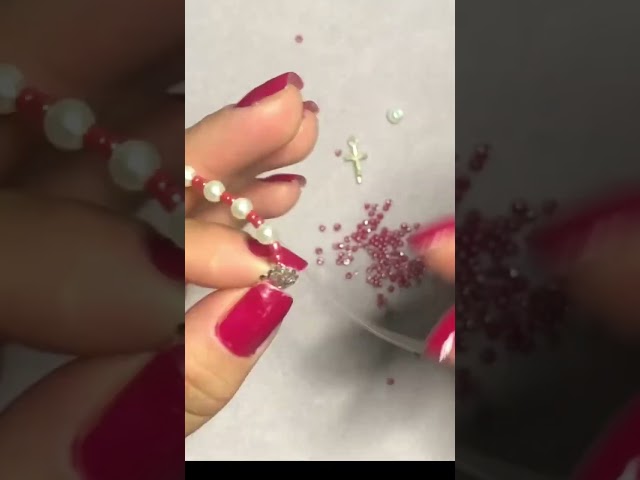 Vídeo relacionado con AMPALS,Rosario hecho a mano en madera de olivo en Jerusalén, Rosario en caja de papel Kraft con crucifijo,Regalo de bautismo,Comunión,Fiestas cristianas,Nacimiento,Cumpleaños,Protección del automóvil