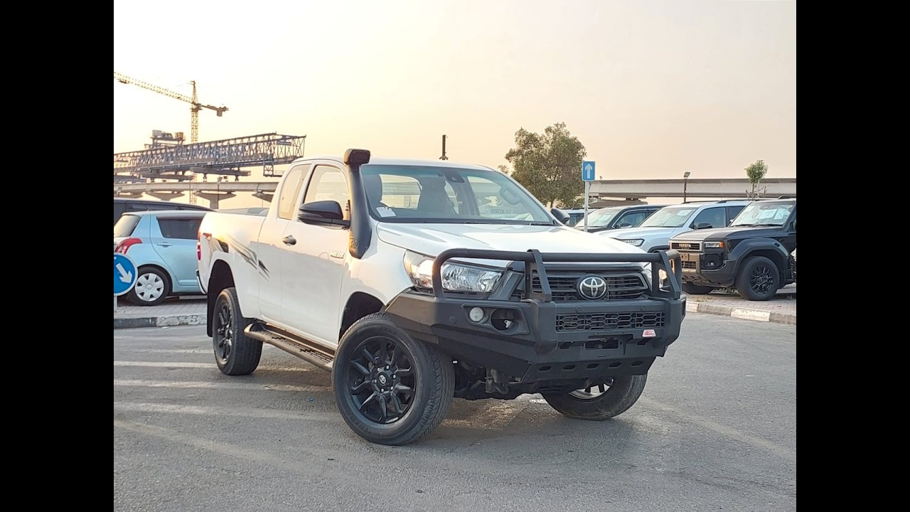 Toyota Hilux 2022 TOYOTA HILUX SMART CAB RHD DIESEL AUTOMATIC 2.4L 2GD ENGINE (PM40191) video