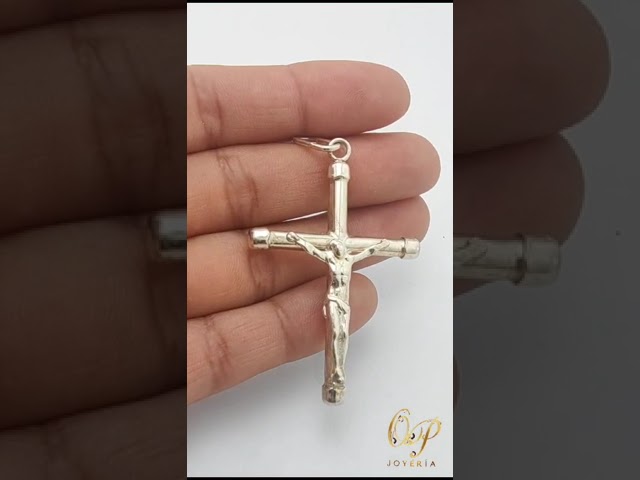 Vídeo relacionado con QUEAMBLER Llavero de crucifijo de Jesús, Santa Cruz, regalo religioso católico, plata, 75 x 45 mm