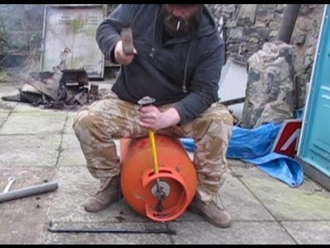 Propane gas tank valve removal