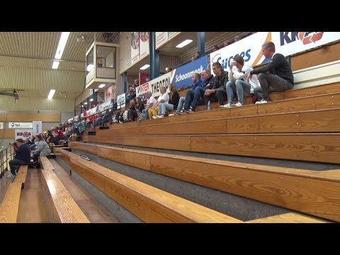 Zaalhandbalpubliek Volendam gaat liever naar de kermis