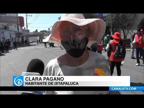 Abuelitos van en grupo a vacunarse contra #COVID19