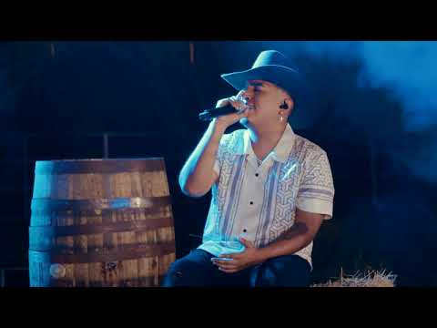 Los Cazadores Del Cerro - A Lo Mejor - En Vivo y Al Tiro 2